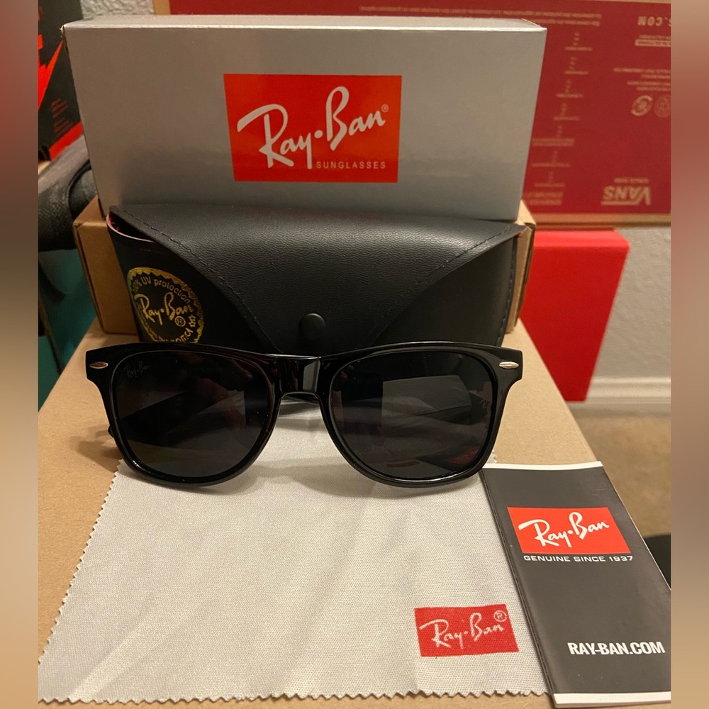 Ray-Ban Black Sunglasses
